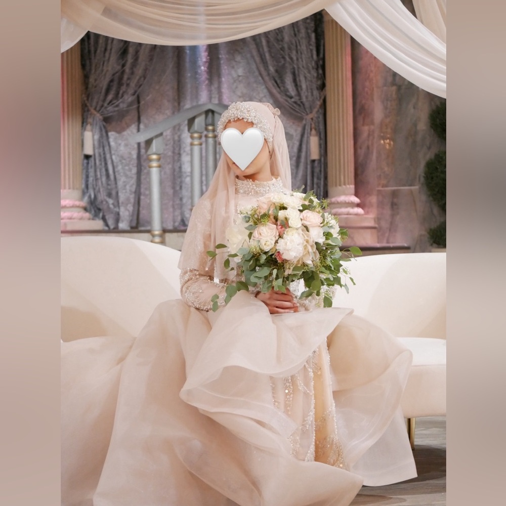 Beige pink GORGEOUS engagement dress and matching headpiece